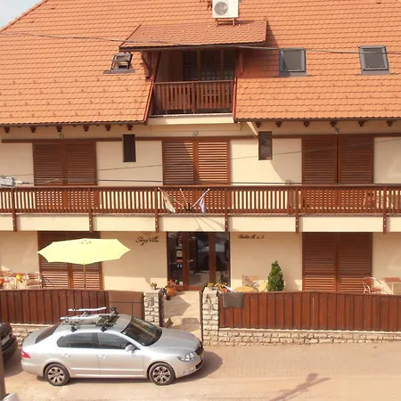 Fuerjes Panzio 블로톤퓌레드