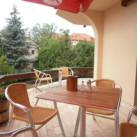 Fuerjes Panzio 블로톤퓌레드