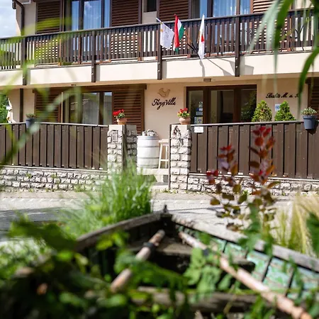 Fuerjes Panzio 4*
