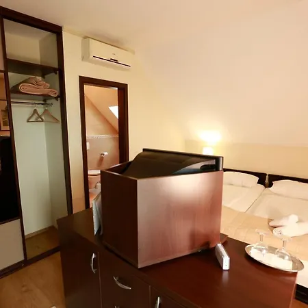 게스트하우스 Fuerjes Panzio 블로톤퓌레드