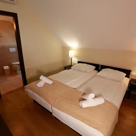 Fuerjes Panzio 4*